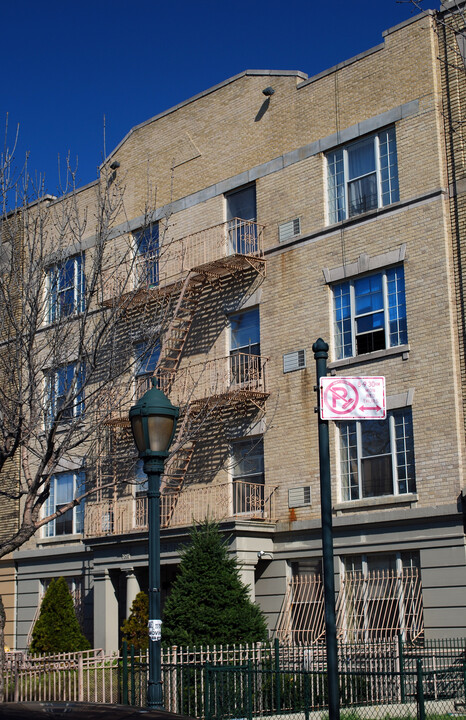 1005-1009 Eastern Pky in Brooklyn, NY - Foto de edificio