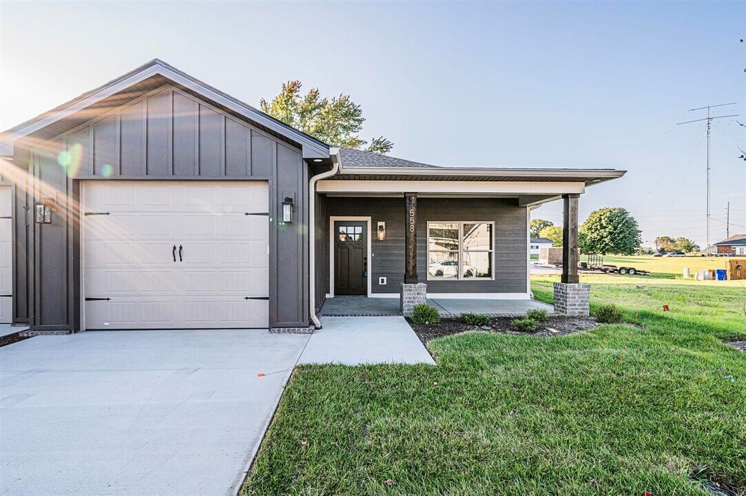 558 Providence Ct in Bowling Green, KY - Building Photo