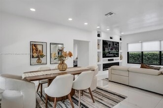 2484 SW 25th St in Miami, FL - Building Photo - Building Photo