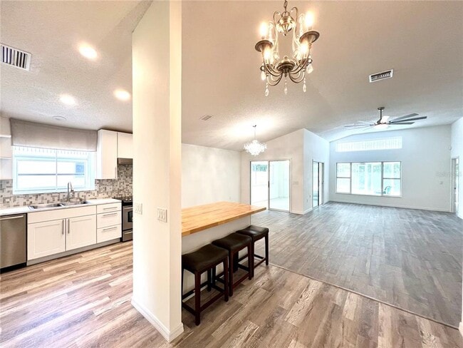 1435 Stroud Ct in New Port Richey, FL - Building Photo - Building Photo
