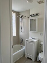 4335 W Irving Park Rd, Unit 208 in Chicago, IL - Building Photo - Building Photo