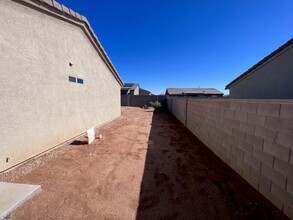 2843 E Luna Vis in Kingman, AZ - Building Photo - Building Photo