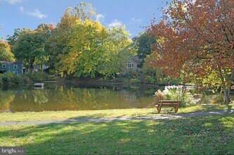 9801 Burke Pond Ln in Burke, VA - Building Photo - Building Photo