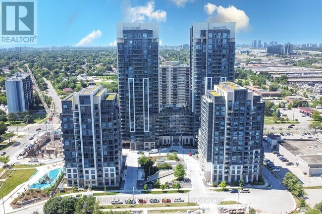 20 Meadowglen Pl in Toronto, ON - Building Photo - Building Photo