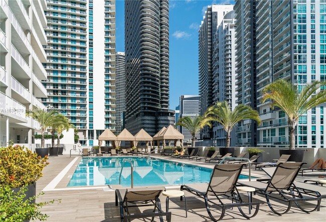 1250 S Miami Ave, Unit 1610 in Miami, FL - Building Photo - Building Photo