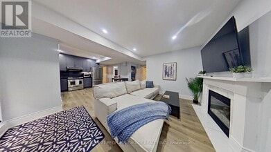 2195 Dewsbury Dr in Oakville, ON - Building Photo - Building Photo