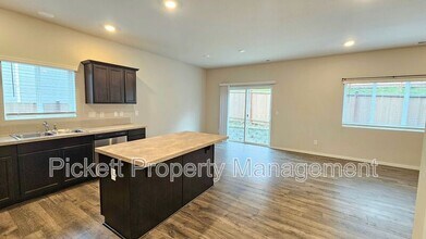 6540 Yorktown Pl NE in Bremerton, WA - Building Photo - Building Photo