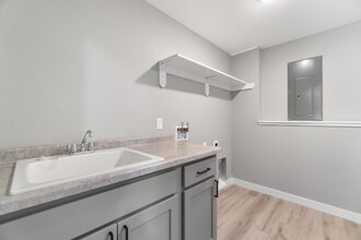 1443 Glenn Pl in Eau Claire, WI - Building Photo - Building Photo