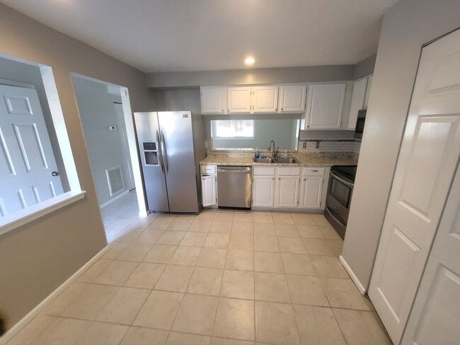 property at 47 Lucinda Ct