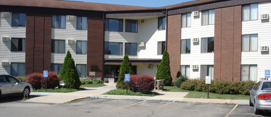 Linden Place in Newton, IA - Building Photo