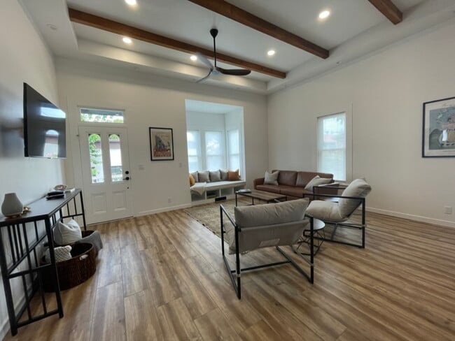 property at 2626 Myrtle Ave