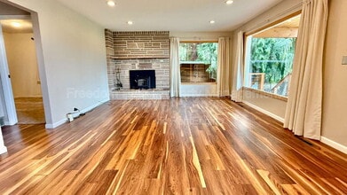 5833 E Yellowstone Trail in Coeur d'Alene, ID - Building Photo - Building Photo