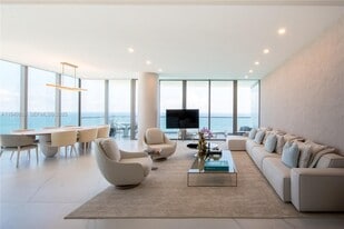 2000 S Ocean Dr in Hallandale Beach, FL - Building Photo