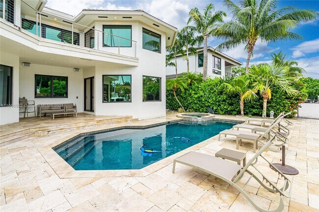 307 NE 23rd Ave in Fort Lauderdale, FL - Foto de edificio - Building Photo