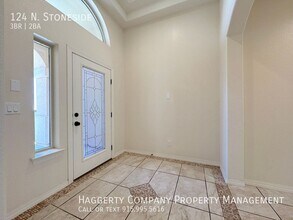 124 N Stoneside Dr in El Paso, TX - Building Photo - Building Photo