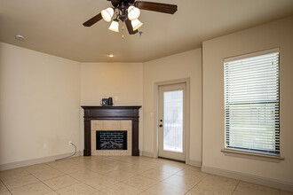 Prive Apartments in Mandeville, LA - Building Photo - Interior Photo