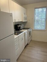 16 Auburn Ct in Alexandria, VA - Building Photo