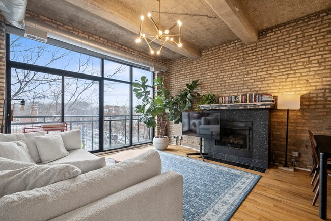 6135 N Broadway in Chicago, IL - Building Photo - Building Photo