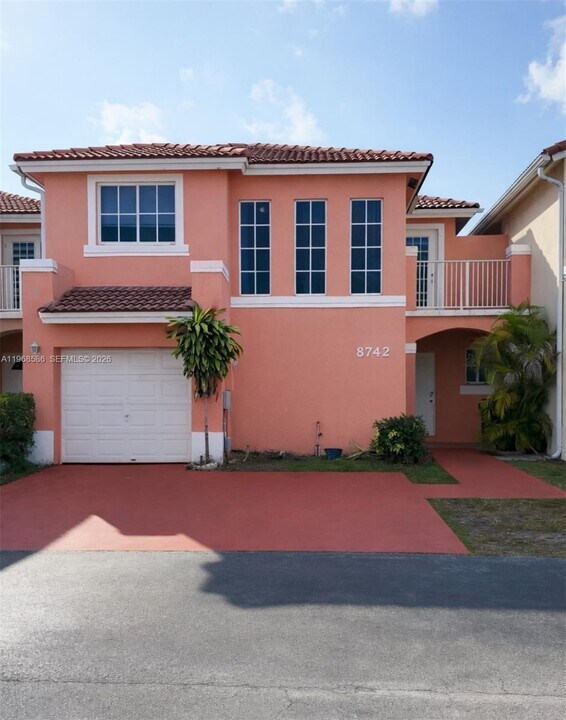 8742 SW 158th Pl in Miami, FL - Foto de edificio