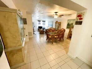 915 Forest Hill Blvd, Unit A in West Palm Beach, FL - Building Photo - Building Photo