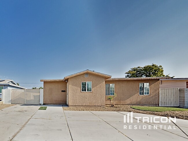 6112 Granada Cir in Las Vegas, NV - Building Photo - Building Photo