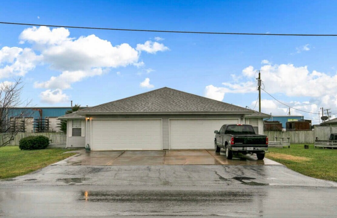 670 W Meadowridge Dr Rentals in Nixa, MO