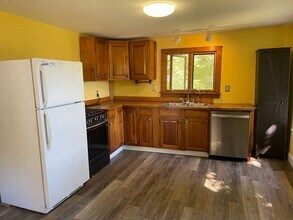 40 Summer St in Lee, MA - Building Photo - Building Photo