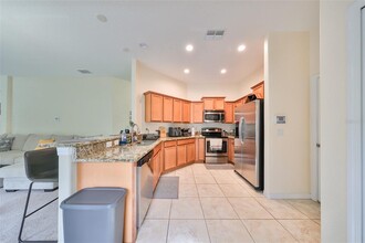 10517 Summer Azure Dr in Riverview, FL - Foto de edificio - Building Photo