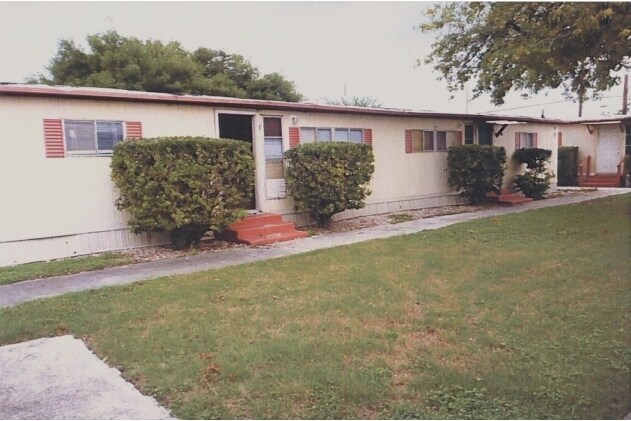 Serna Apartments in San Antonio, TX - Building Photo - Building Photo