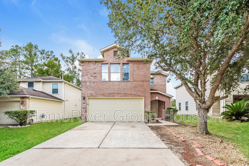 22919 Twisting Pine Dr in Spring, TX - Foto de edificio