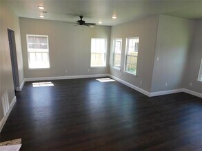 704 E Jefferson St in Waxahachie, TX - Building Photo - Building Photo