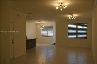 3384 W 100th Terrace in Hialeah, FL - Building Photo - Building Photo