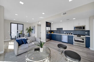 1111 N Kenmore Ave in Los Angeles, CA - Foto de edificio - Building Photo