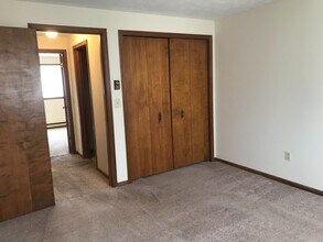 6640 Ravenwood Ave NW in Canton, OH - Foto de edificio - Building Photo