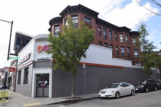 1914 Beacon St, Unit 1 in Boston, MA - Foto de edificio - Building Photo