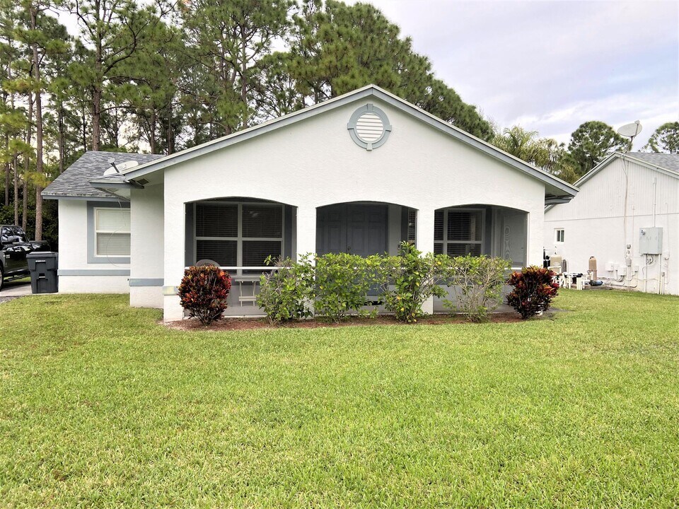 14653 66th St N in Loxahatchee, FL - Building Photo