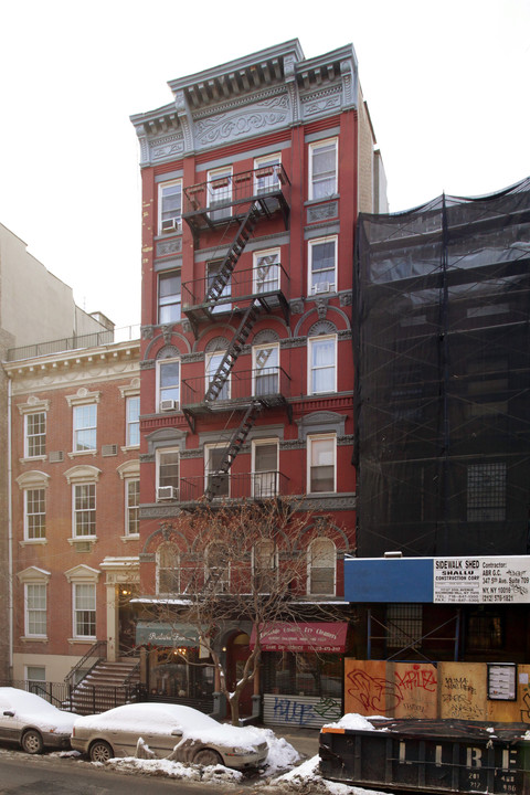 66 E 7th St in New York, NY - Foto de edificio