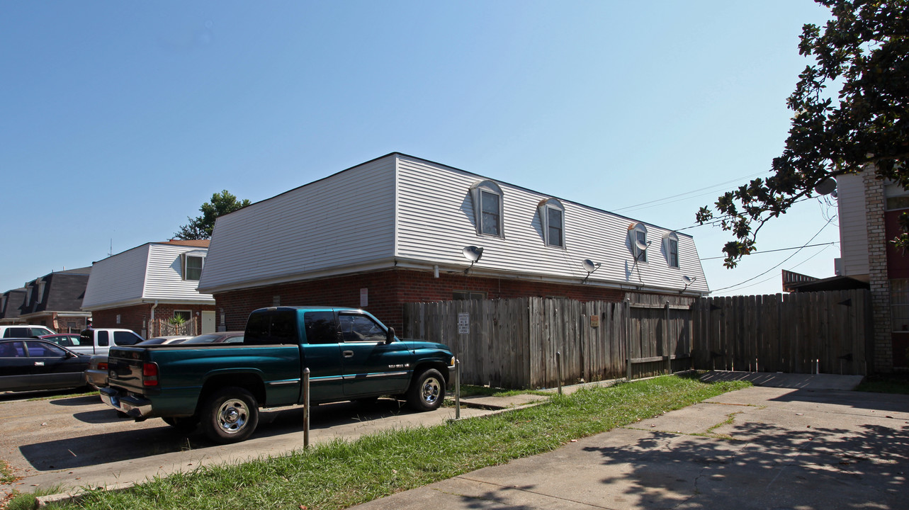 617-621 Farmington Pl in Gretna, LA - Building Photo