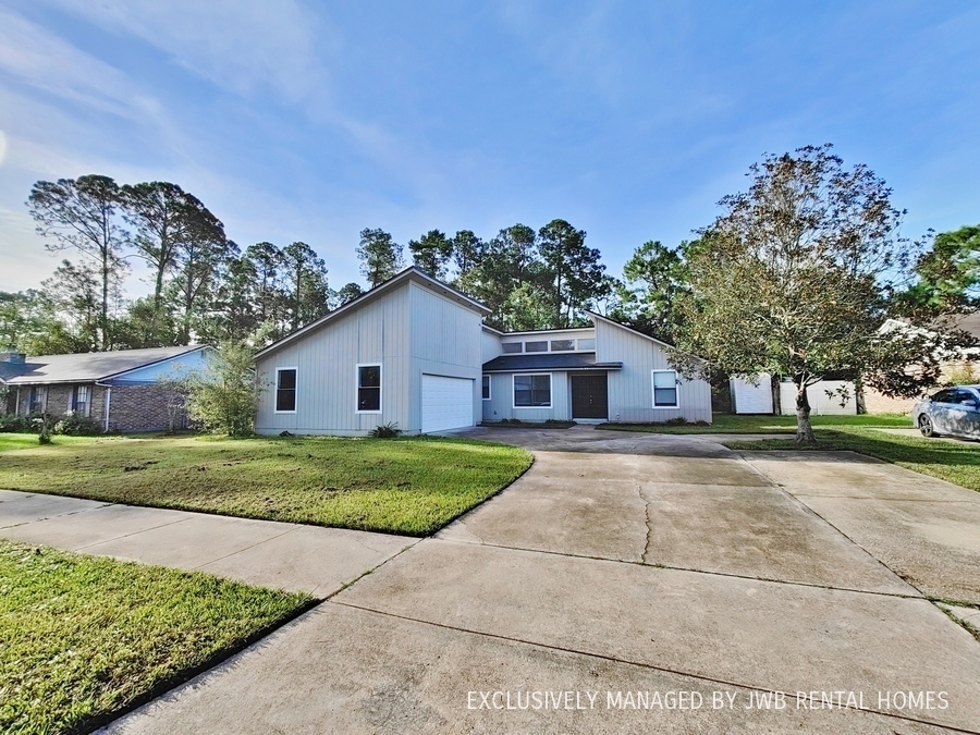 8036 Blazing Star Rd in Jacksonville, FL - Building Photo