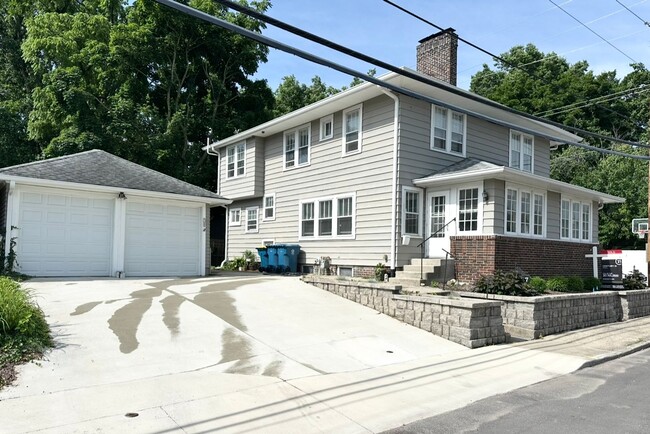 527-527 E 52nd St in Indianapolis, IN - Building Photo - Building Photo