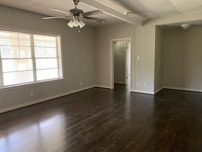 1001 Washington St in Brenham, TX - Building Photo - Building Photo