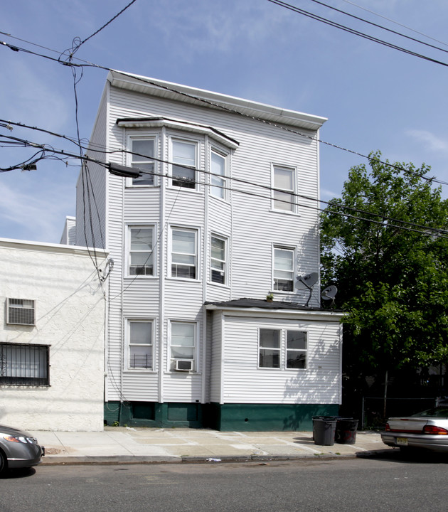 205 Florida St in Elizabeth, NJ - Building Photo