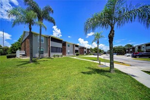 1400 Gandy Blvd N in St. Petersburg, FL - Building Photo
