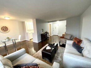 43-60-60 Douglaston Pkwy in Queens, NY - Building Photo - Building Photo