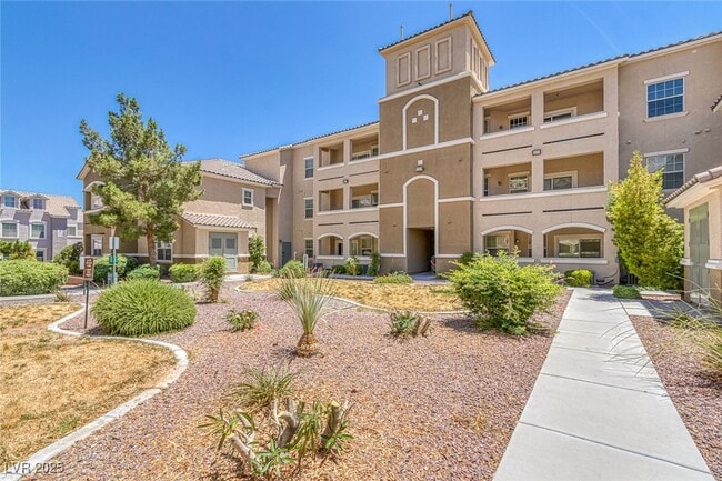 8777 W Maule Ave in Las Vegas, NV - Foto de edificio - Building Photo