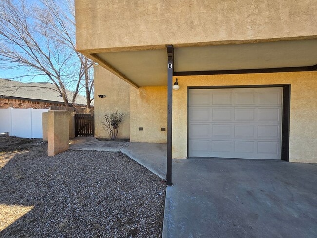 property at 4104 Pawnee Dr