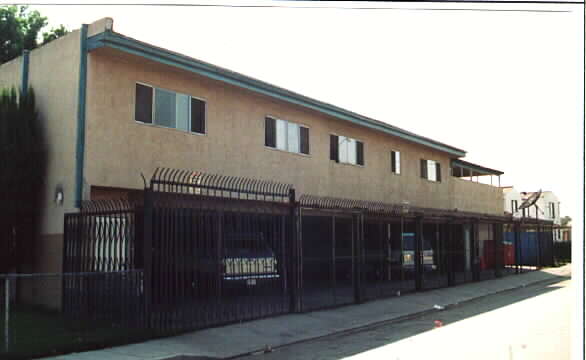 11201 State St in Lynwood, CA - Foto de edificio