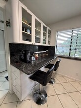 422 Lakeview Dr in Weston, FL - Foto de edificio - Building Photo