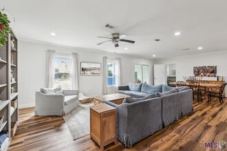 9152 Woodbine St in Baton Rouge, LA - Foto de edificio - Building Photo