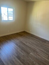 325 Sunnyside St, Unit 325 - B in Festus, MO - Foto de edificio - Building Photo